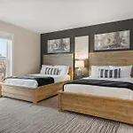 Condo On Music Row W Parking, Sleeps 6, Pool