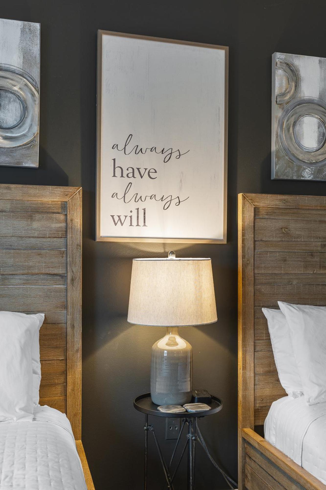 On Music Row W Parking, Sleeps 6, Pool *