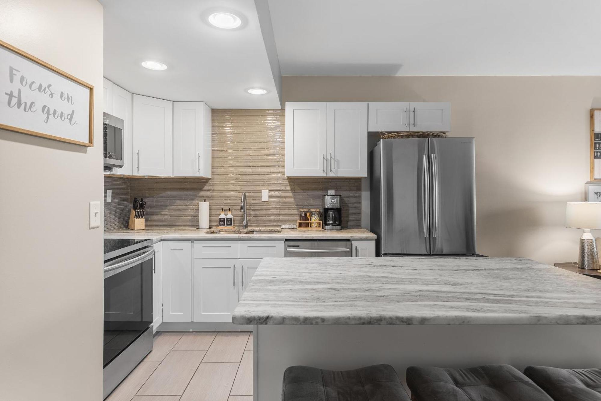 On Music Row W Parking, Sleeps 6, Pool