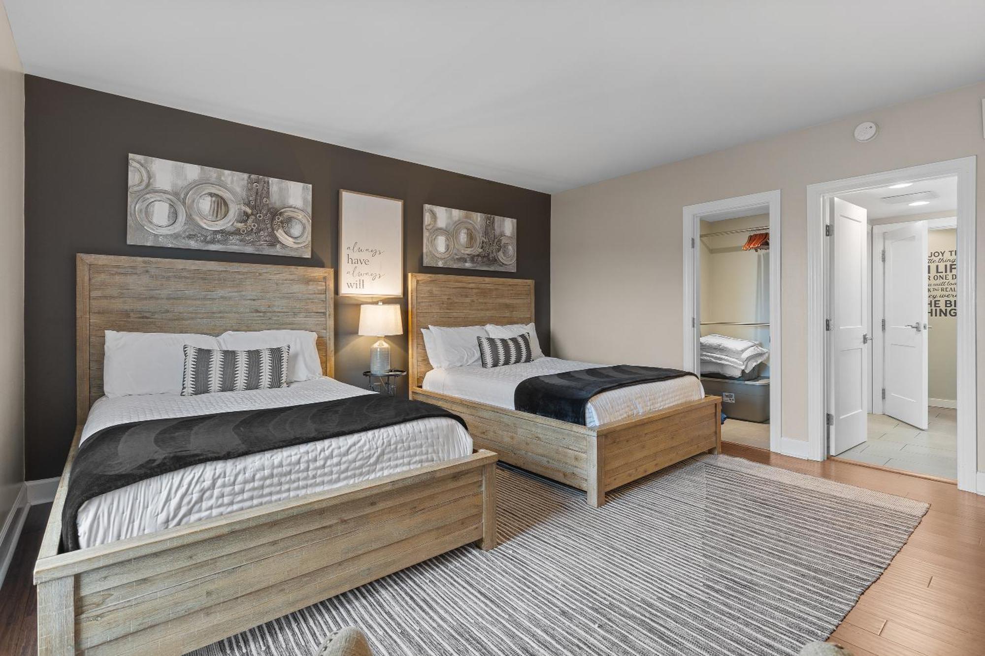 On Music Row W Parking, Sleeps 6, Pool Nashville