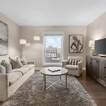Condo On Music Row W Parking, Sleeps 6, Pool