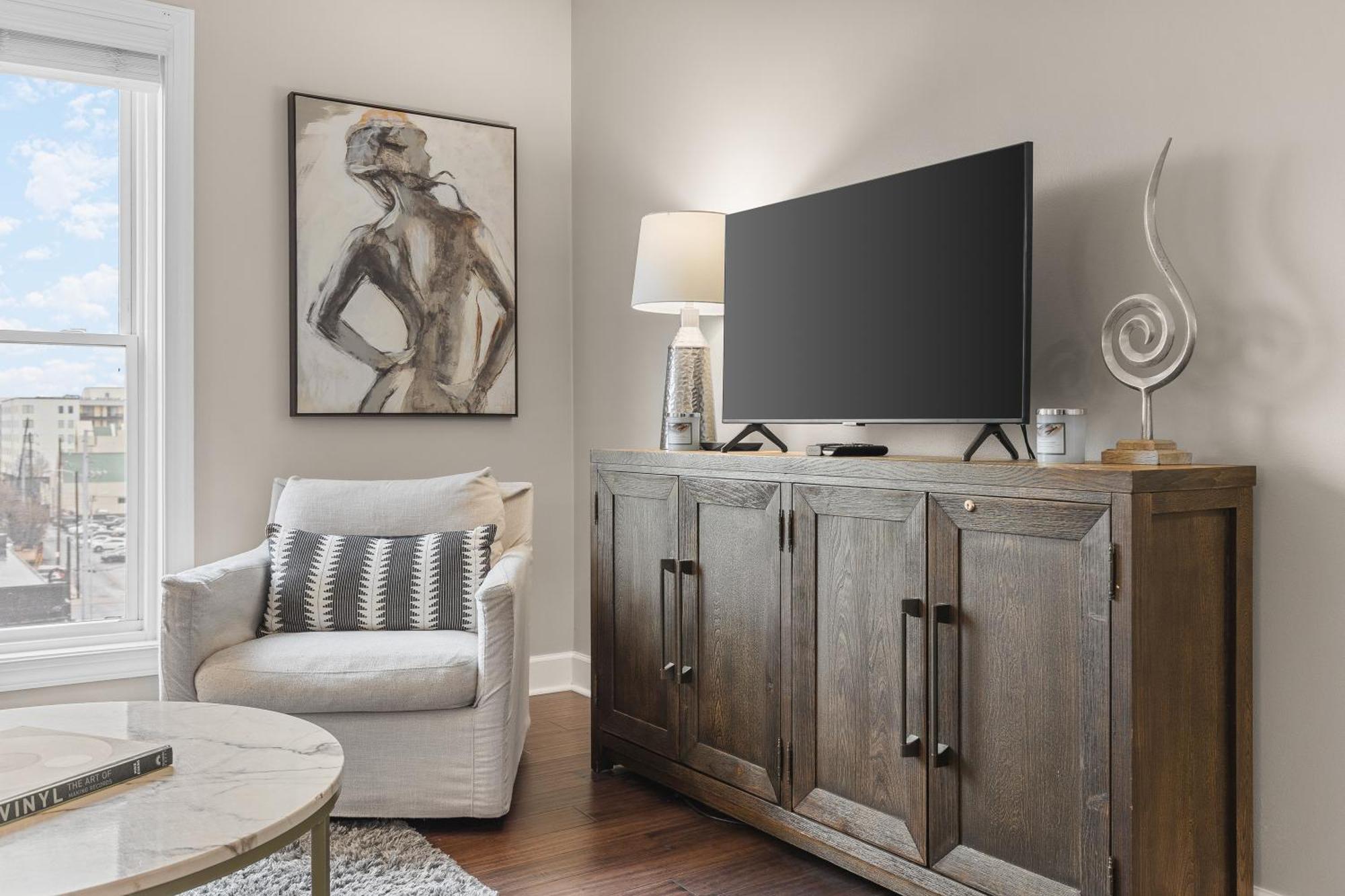 On Music Row W Parking, Sleeps 6, Pool