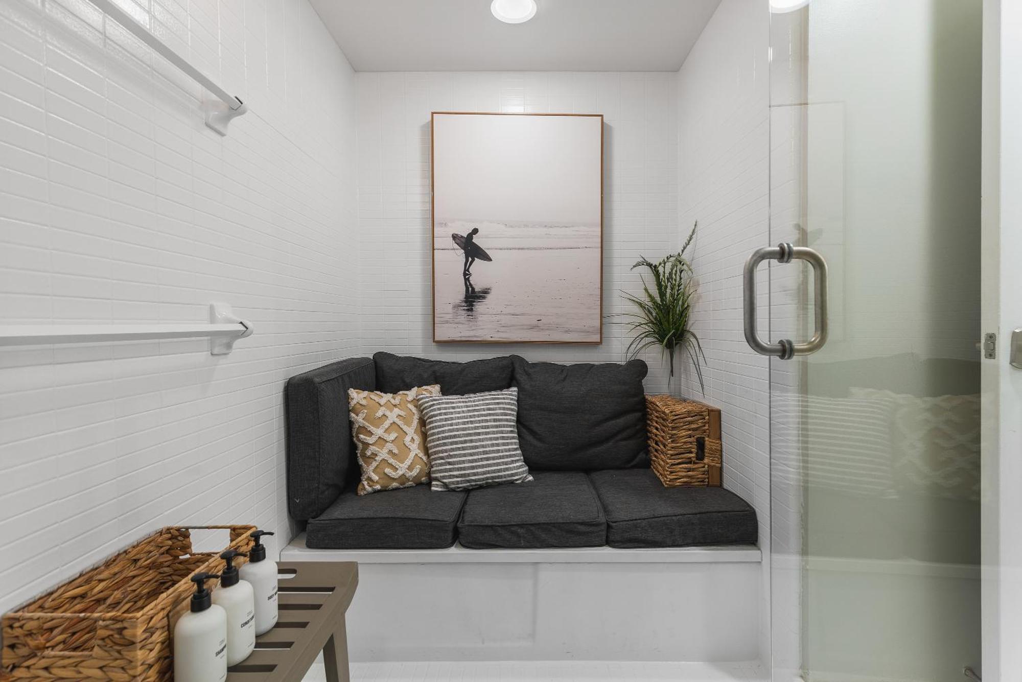On Music Row W Parking, Sleeps 6, Pool Nashville