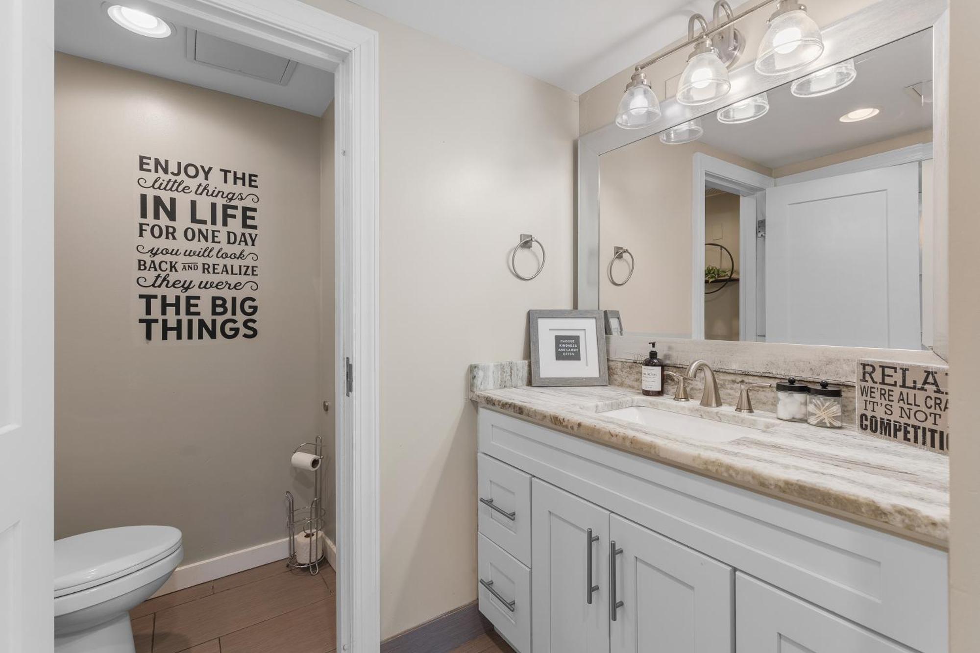 On Music Row W Parking, Sleeps 6, Pool Nashville