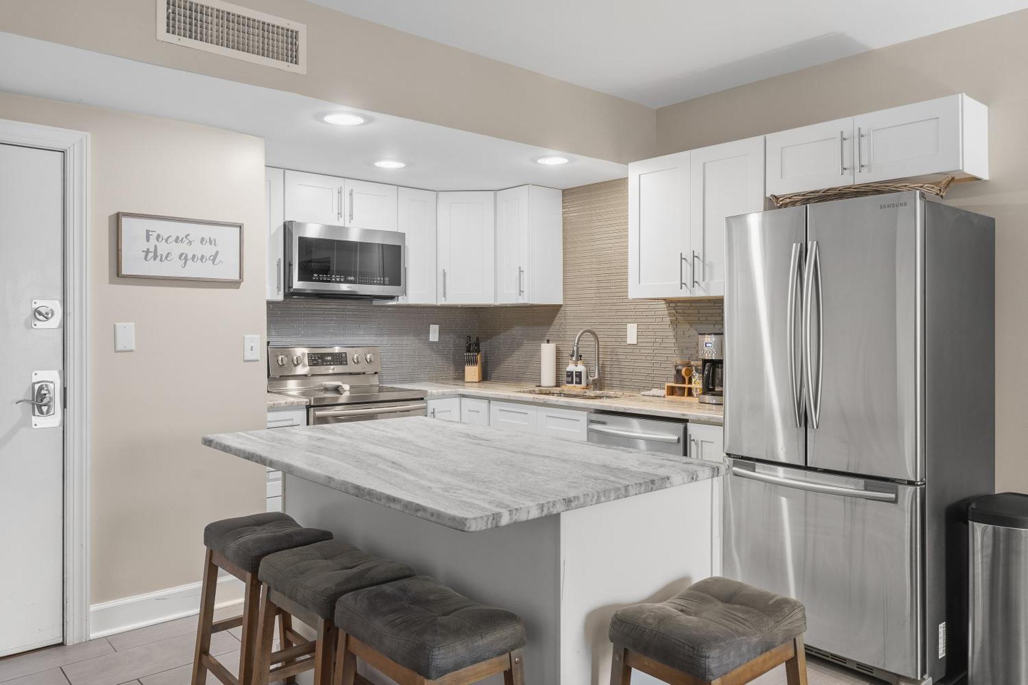 On Music Row W Parking, Sleeps 6, Pool