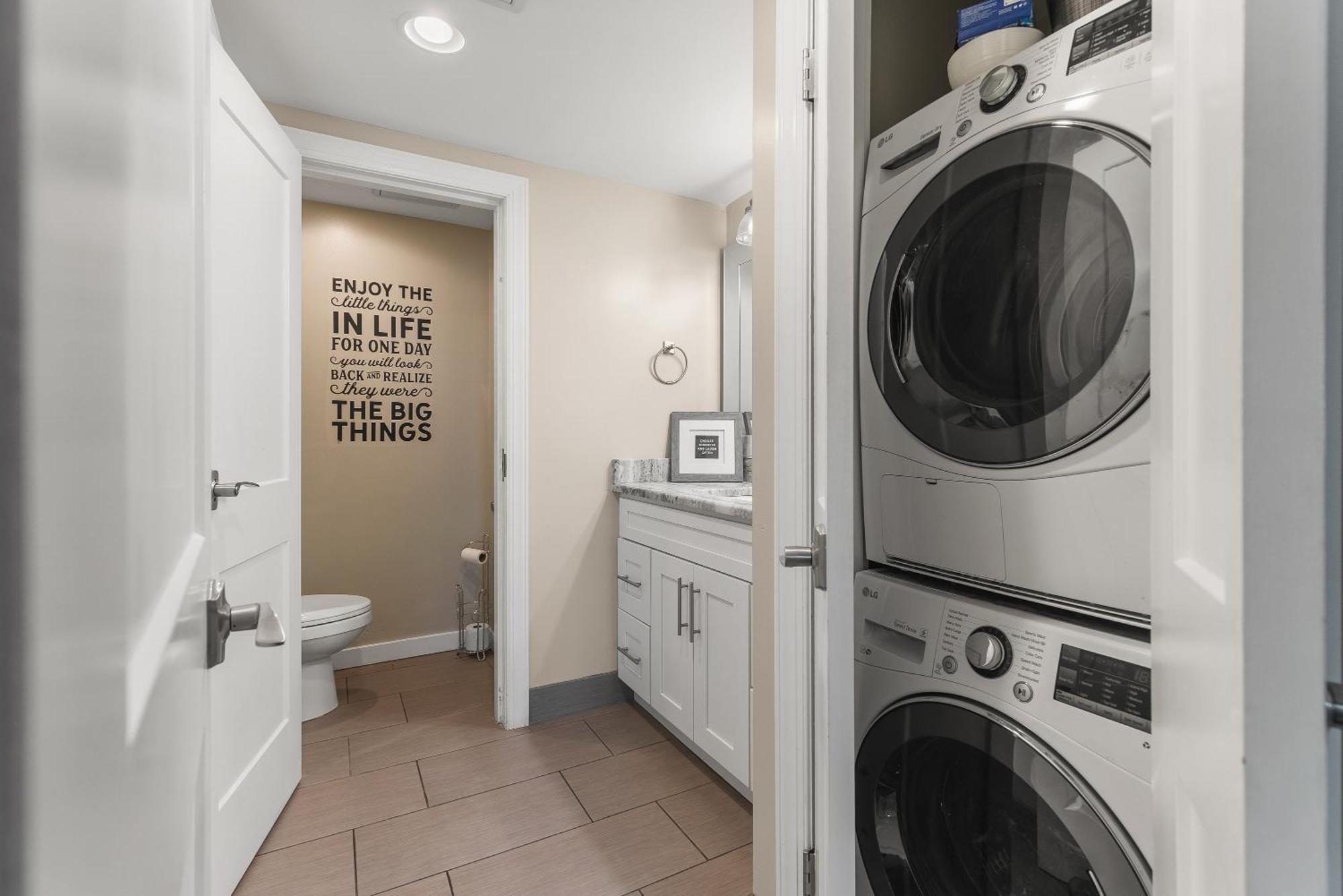 On Music Row W Parking, Sleeps 6, Pool